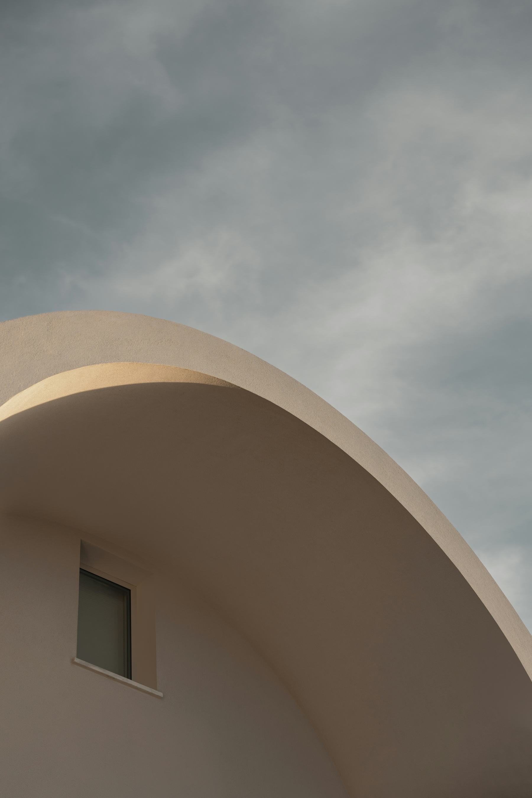 Moderne Architektur als Bildsprache für Struktur, Stabilität und langfristige Perspektive